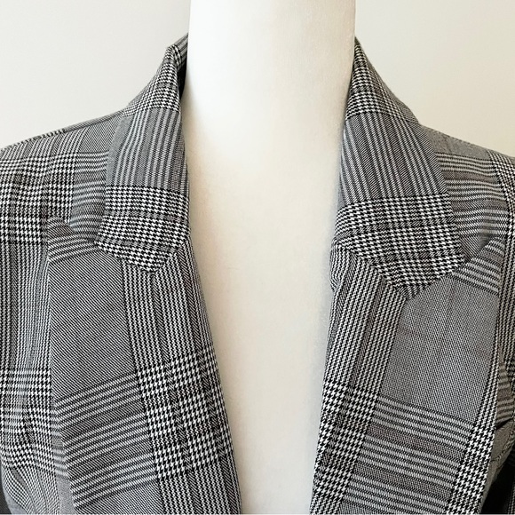 Romeo & Juliet Couture | Black/White/Red Plaid Open Front Fringed Blazer *NWT* - Picture 4 of 15